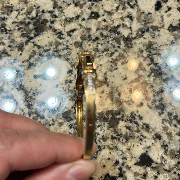 18K gold bangle with channel set emeralds, sapphires, rubies & diamond accents - Picture 6 of 9